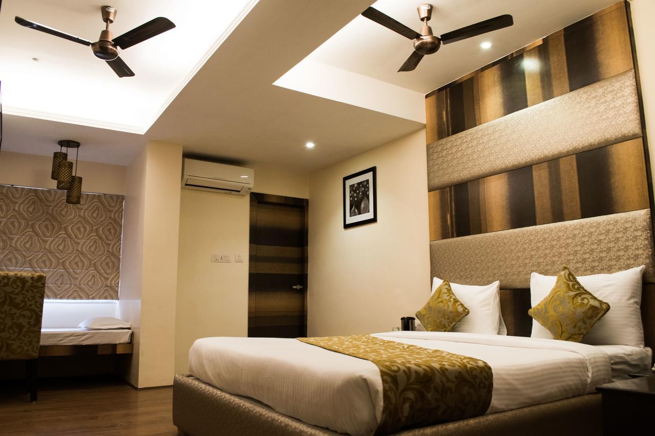 The Majestic Suites Calcutta Extérieur photo