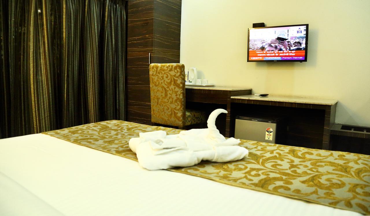 The Majestic Suites Calcutta Extérieur photo