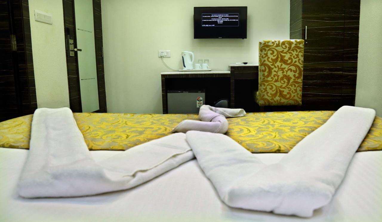 The Majestic Suites Calcutta Extérieur photo
